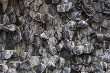 İzlanda Milli Parkı Jokulsargljufur siyah altıgen taş oluşumları doğal desen
