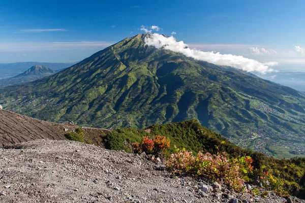 Green mt Merbabu Veduta dal vulcano Merapi — Foto Stock