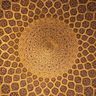 Camide İslam Arabesk süsleme İran İslam Camii tavanda İslam geometrik desen