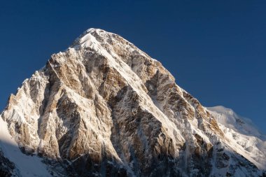 CIn dağ tepe ünlü Everest Base Camp trek Himalayalar Nepal karlı dağ Zirvesi