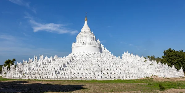 Mya Thein Tan Pagoda White buddhist stupa in Mandalay province Myanmar — Stock Photo, Image