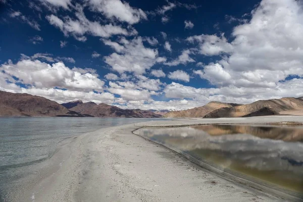 Magaslati Pangong tó Ladakh Észak-India változat 2-hegység — Stock Fotó