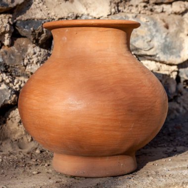 Tek geleneksel kil Pot tuğla duvar, arka planda Myanmar sürüm 2 ile