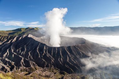Sabah sis mt Batok Zirvesi sürüm 2 üzerinden gündoğumu, Bromo yanardağ krater