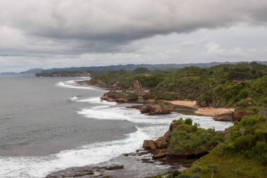 Yeşil kayalık sahil Java Adası Endonezya Cava landcape sürüm 2