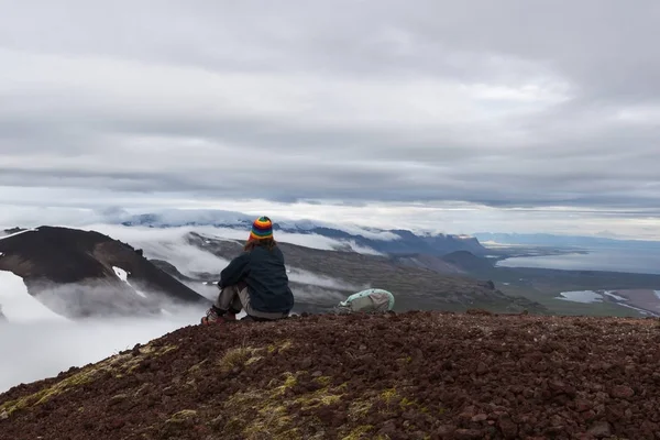 Snaefellsness Islândia Julho 21 2016 Paisagem de solidão nas montanhas da Islândia Viajante único — Fotografia de Stock