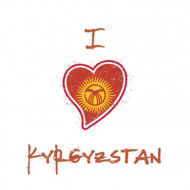 Kırgız ulusal bayrak Kırgızistan beyaz arka plan üzerinde kalp şeklinde vatansever tshirt tasarım bayrak