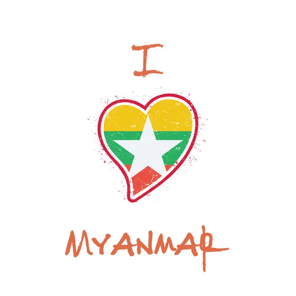 Diseño de camiseta patriótica bandera de Myanmar Bandera nacional en forma de corazón Myanmar sobre fondo blanco — Vector de stock