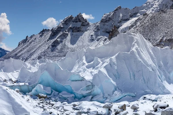 Nahaufnahme des Khumbu-Gletschers vom ewigsten Basislager himalayas nepal unauslöschliches Foto — Stockfoto