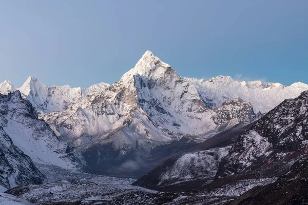 喜马拉雅山的阿玛达布拉姆山顶风景 经典照片 — 图库照片
