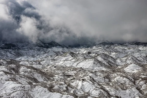 Vista dramática sobre a geleira Ngozumpa no Parque Nacional Sagarmatha Himalaia Nepal Dazzling foto — Fotografia de Stock