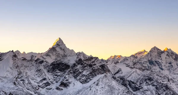Salida Del Sol Sobre Los Picos Del Himalaya Tamaño Cubierta — Foto de Stock