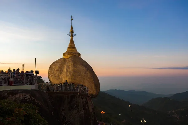 Kyaiktiyo Pagoda Famous golden rock pagoda in Myanmar at sunset Beautiful buddhist stupa in — Stock Photo, Image