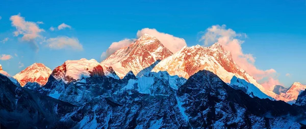 Mount Everest at Sunset Beautiful himalayan landscape View from Gokyo Ri — Stock Photo, Image