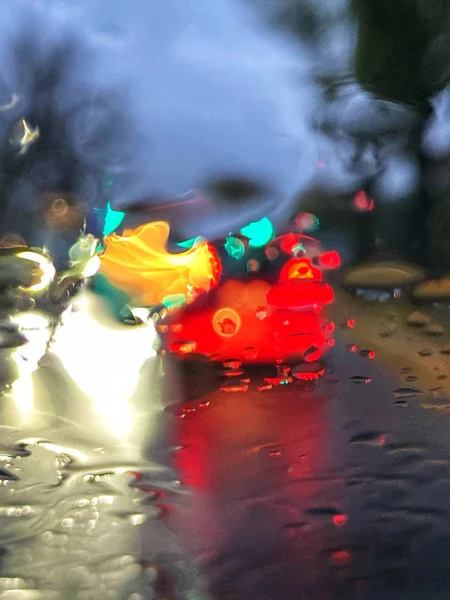 Автомобиль Дождем — стоковое фото