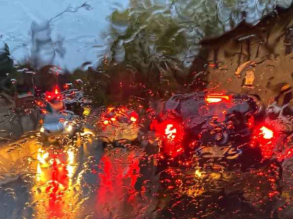 Автомобиль Дождем — стоковое фото