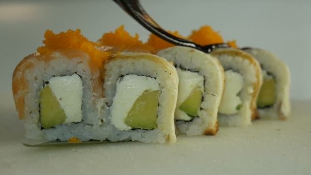 Macro shot di sushi. Ristorante giapponese, sushi, tradizione orientale . — Video Stock