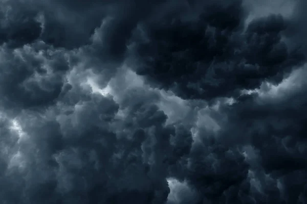 Chuva Tempestuosa Nuvens Fundo Céu Escuro — Fotografia de Stock