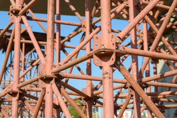 Scaffolding Elements Construction 金属脚手架管和金属棒 建筑工地详情 桥的支撑 工业背景 — 图库照片