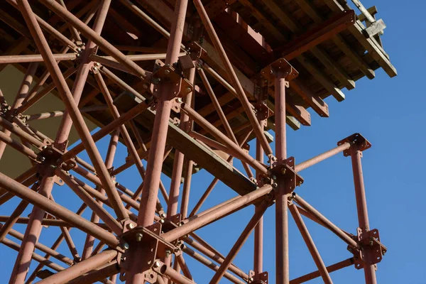 Steigerelementen Constructie Metalen Steigerbuizen Staven Gegevens Van Bouwplaats Brugsteun Industriële — Stockfoto