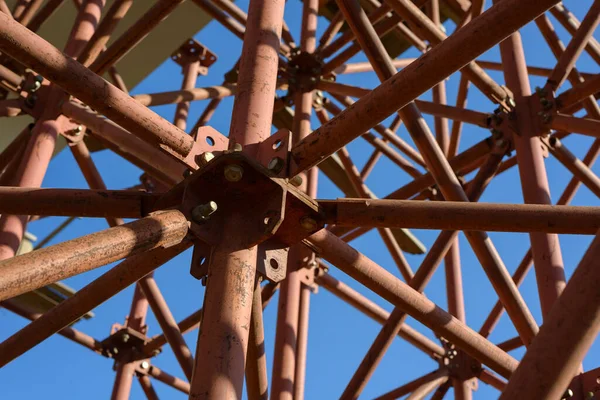 Steigerelementen Constructie Metalen Steigerbuizen Staven Gegevens Van Bouwplaats Brugsteun Industriële — Stockfoto