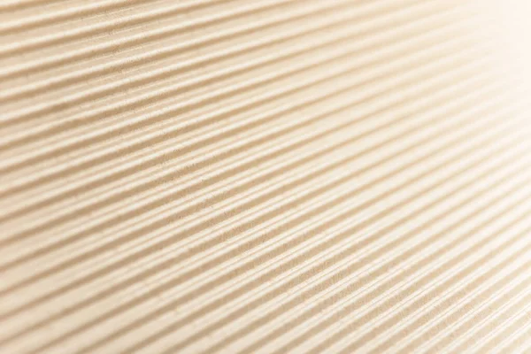 纸板箱或纸板包装材料 用纤维素制成的波纹纸的结构 用于创建盒子和包装的用品 白板背景 天然褐色纸板表面 — 图库照片