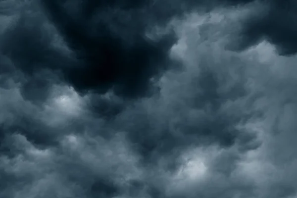 Chuva Tempestuosa Grandes Nuvens Fofas Céu Escuro Fundo Abstrato Cênico — Fotografia de Stock