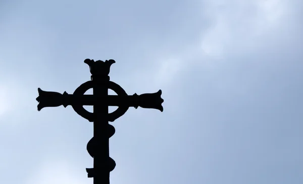 Christian cross over beautiful blue sky — Stock Photo, Image