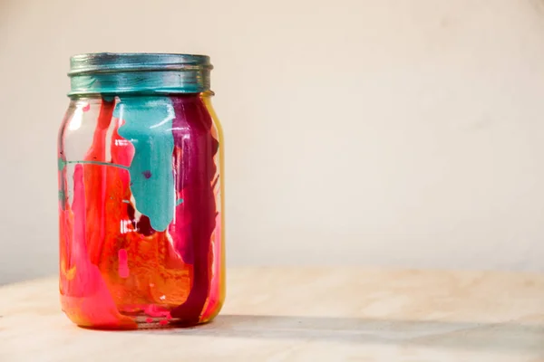 Kleurrijke beschilderde fles — Stockfoto