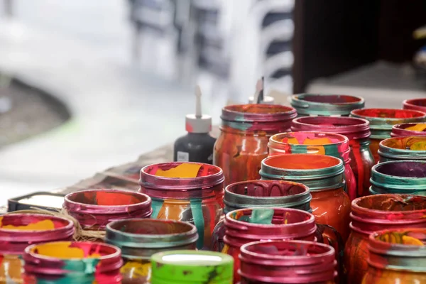 Coloridas botellas pintadas — Foto de Stock