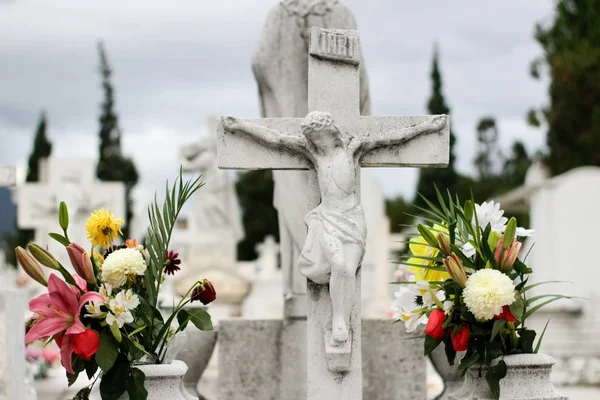 Estátua de crucifixo de pedra — Fotografia de Stock