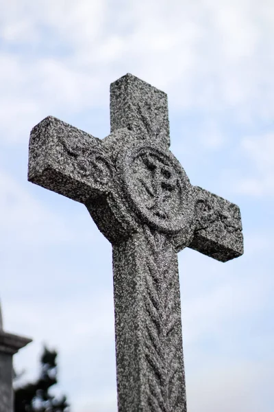 Estátua de crucifixo de pedra — Fotografia de Stock