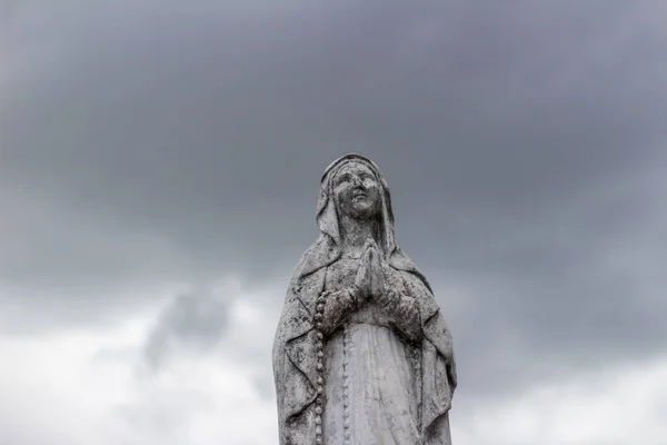 Virgin Mary stone statue — Stock Photo, Image