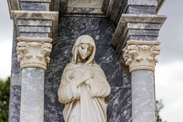 Jungfrau Maria Stein Statue — Stockfoto