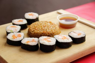 Suşi roll dilimleri