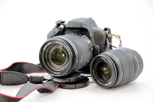 Caméra réflexe moderne — Photo