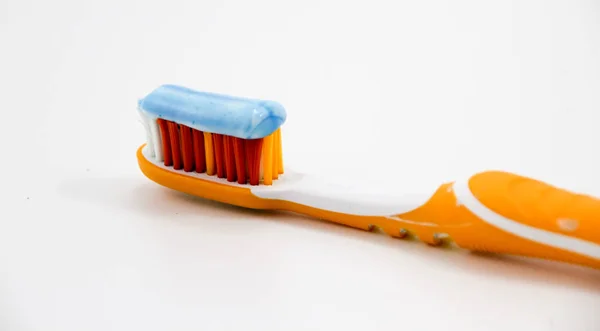 Toothbrush with applied toothpaste — Stock Photo, Image