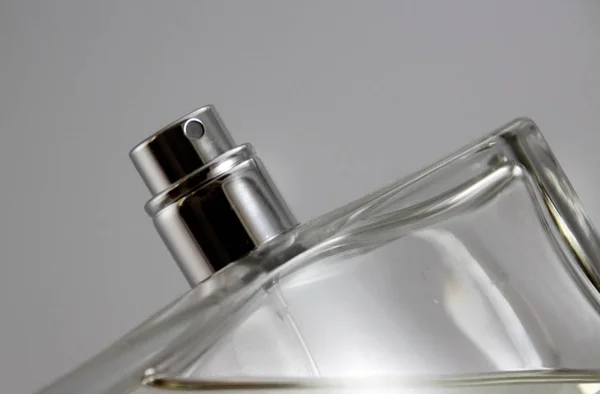 Flacon en verre parfum — Photo