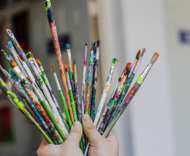 İnsan eli ile Sanat fırçalar