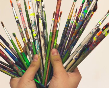 İnsan eli ile Sanat fırçalar