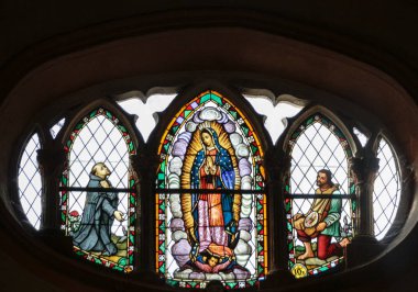 Basilica de Guadalupe vitray pencere 
