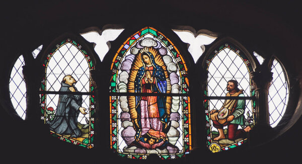 Базилика Гуадалупе витражи
 