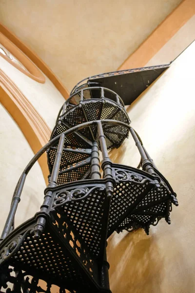 旧金属楼梯 — 图库照片