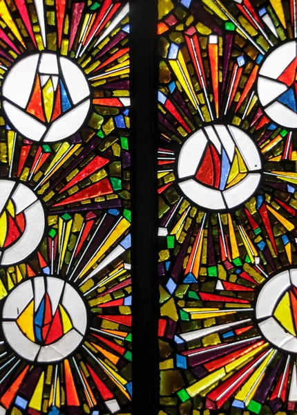 Basilica de Guadalupe blyinfattade fönster — Stockfoto