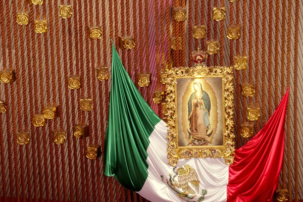 Inre av basilikan de Guadalupe — Stockfoto