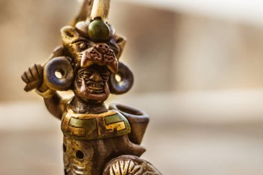 Aztek Meksika savaşçı heykeli