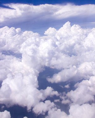  güzel bir bulutlu gökyüzü