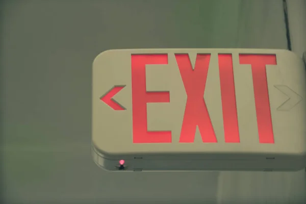 Exit jel a fal — Stock Fotó
