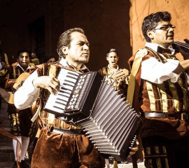 Geleneksel Meksika Callejoneada, müzisyenler