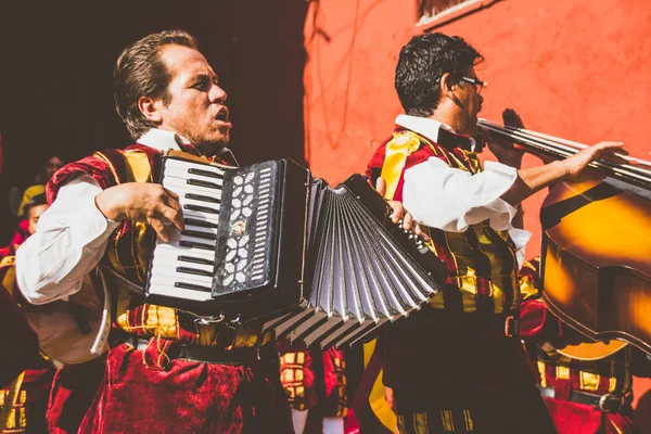 Muzikanten op traditionele Mexicaanse Callejoneada — Stockfoto